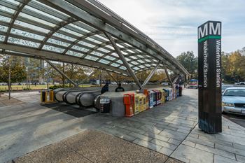 Convenient to waterfront metro station